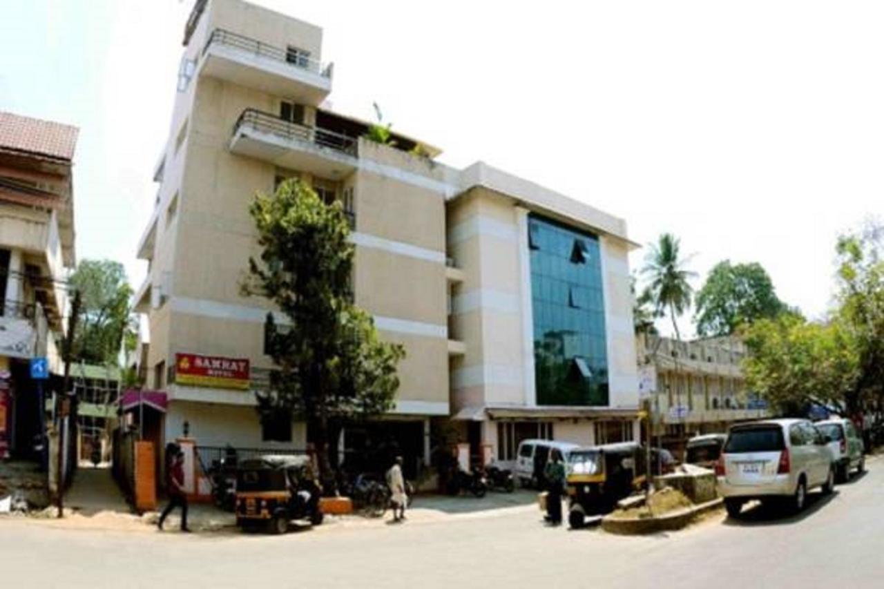 Hotel The Samrat Thiruvananthapuram Exteriör bild